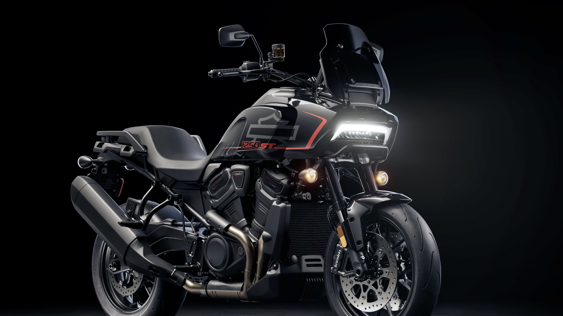 Pan America ST™. 
Née pour voyager, conçue pour endurer